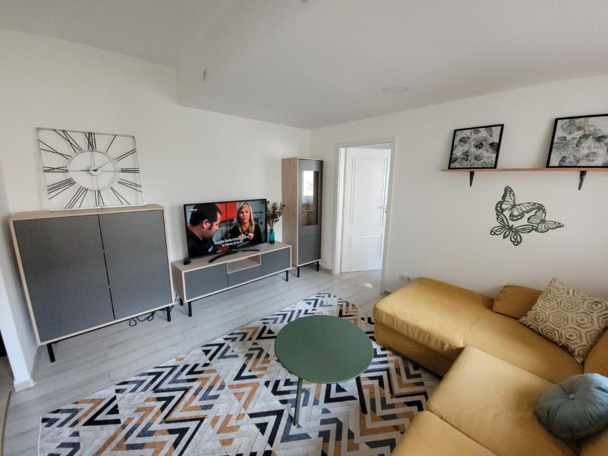 Lovely Apartment Near City Center Cluj-Napoca Exterior photo